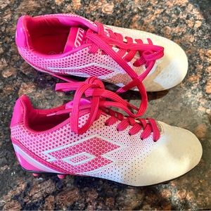 Girl soccer cleats size 12W in great shape